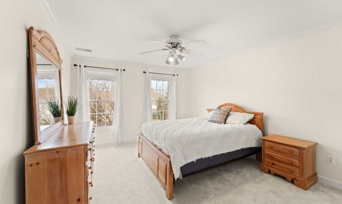 Garrell Group Top Leesburg Realtor 18571 Dettington Ct web 25