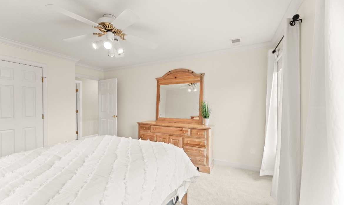 Garrell Group Top Leesburg Realtor 18571 Dettington Ct web 26