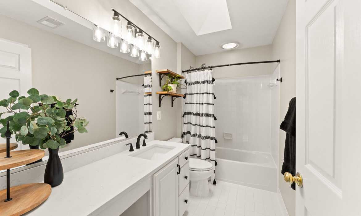 Garrell Group Top Leesburg Realtor 18571 Dettington Ct web 27