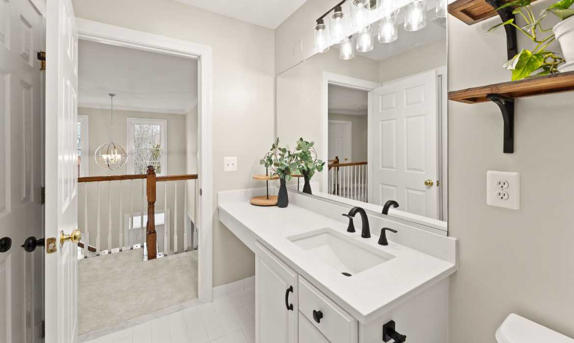 Garrell Group Top Leesburg Realtor 18571 Dettington Ct web 28