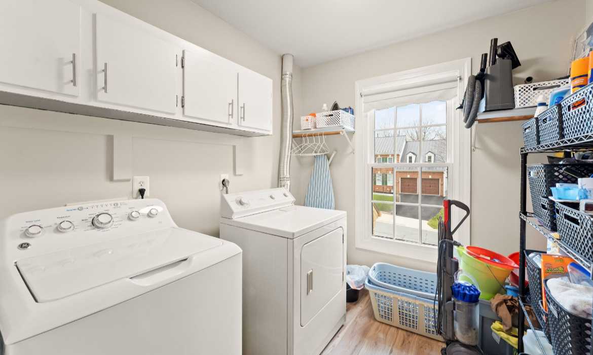 Garrell Group Top Leesburg Realtor 18571 Dettington Ct web 29