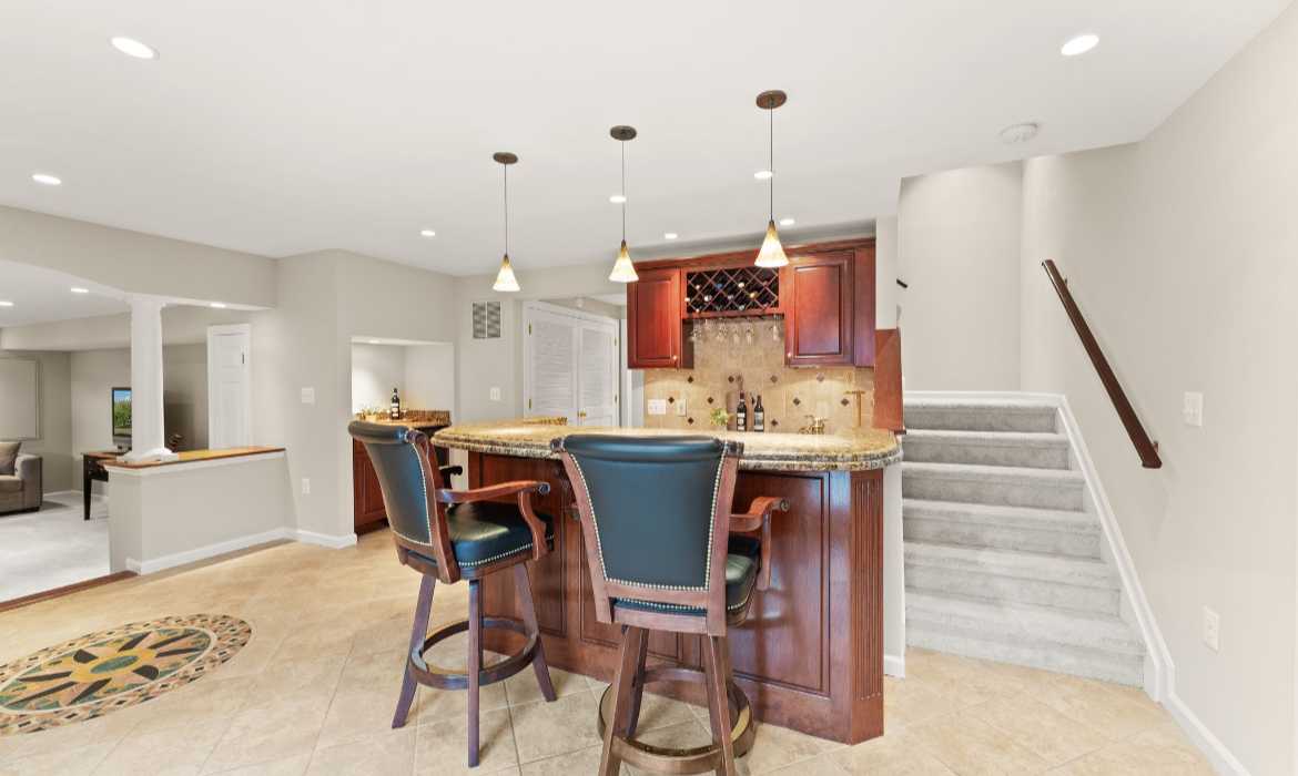 Garrell Group Top Leesburg Realtor 18571 Dettington Ct web 30