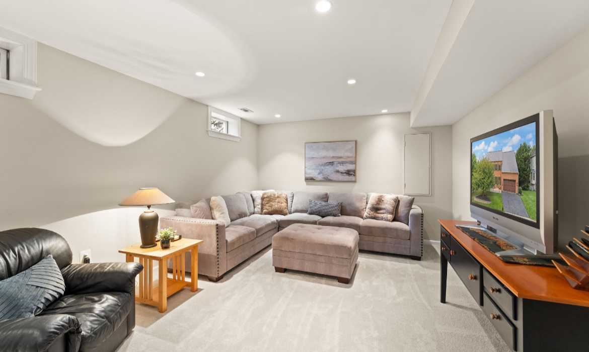 Garrell Group Top Leesburg Realtor 18571 Dettington Ct web 33