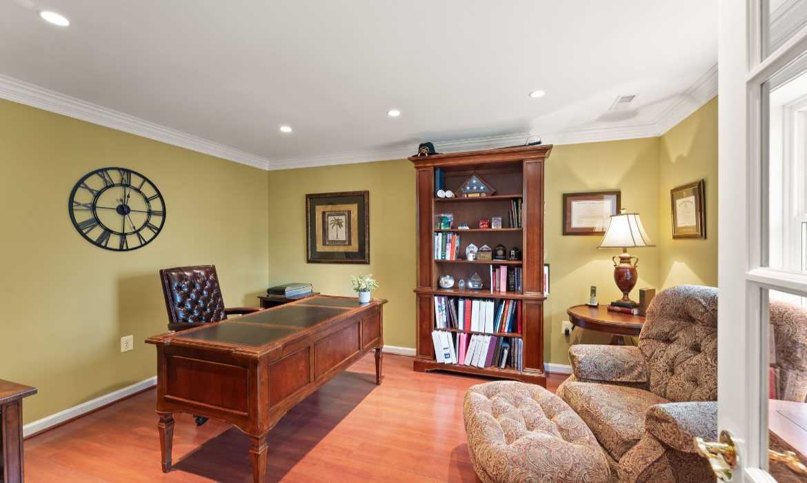 Garrell Group Top Leesburg Realtor 18571 Dettington Ct web 35