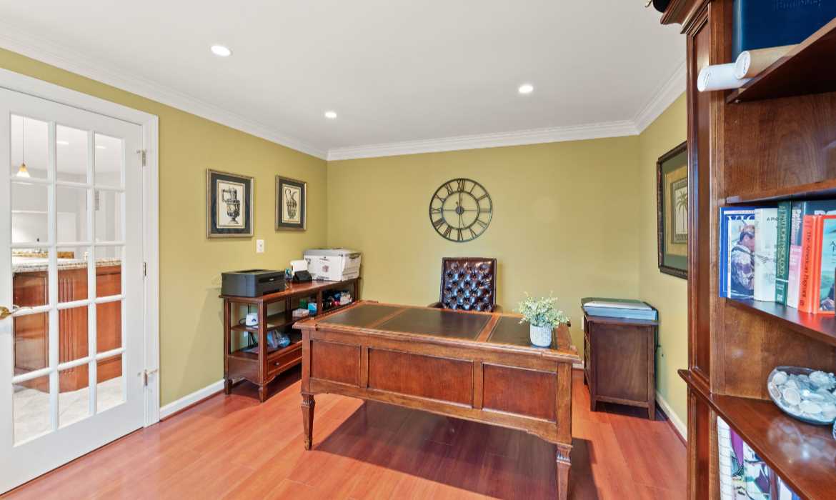 Garrell Group Top Leesburg Realtor 18571 Dettington Ct web 36