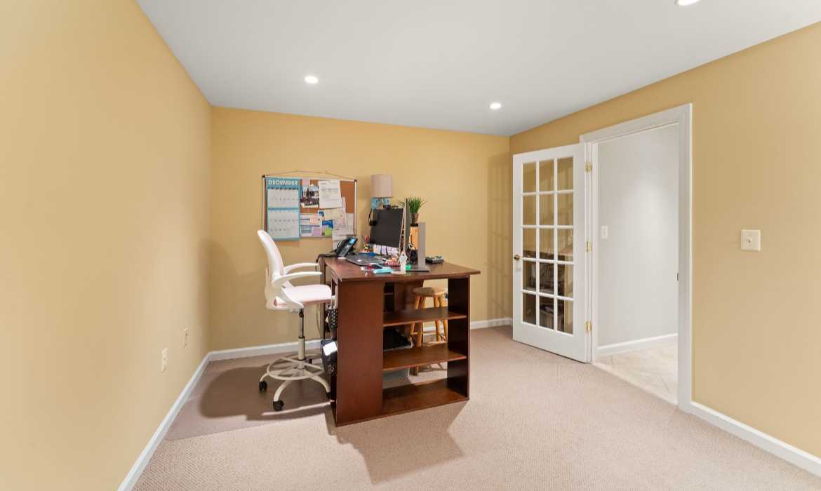 Garrell Group Top Leesburg Realtor 18571 Dettington Ct web 37