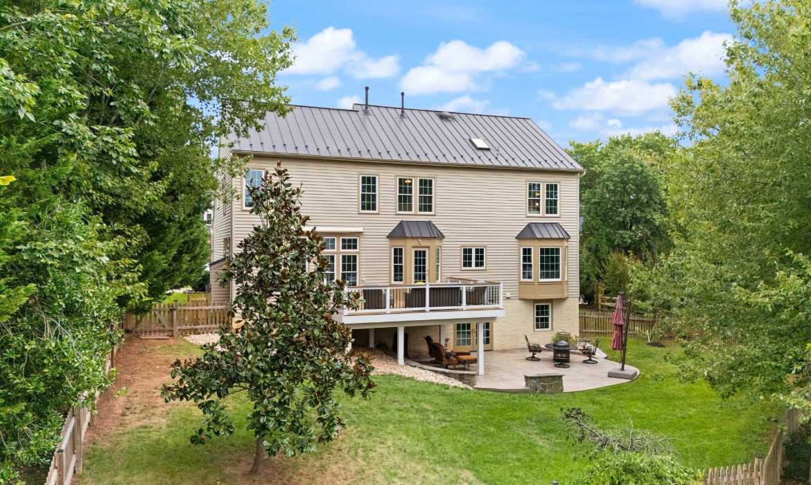 Garrell Group Top Leesburg Realtor 18571 Dettington Ct web 44