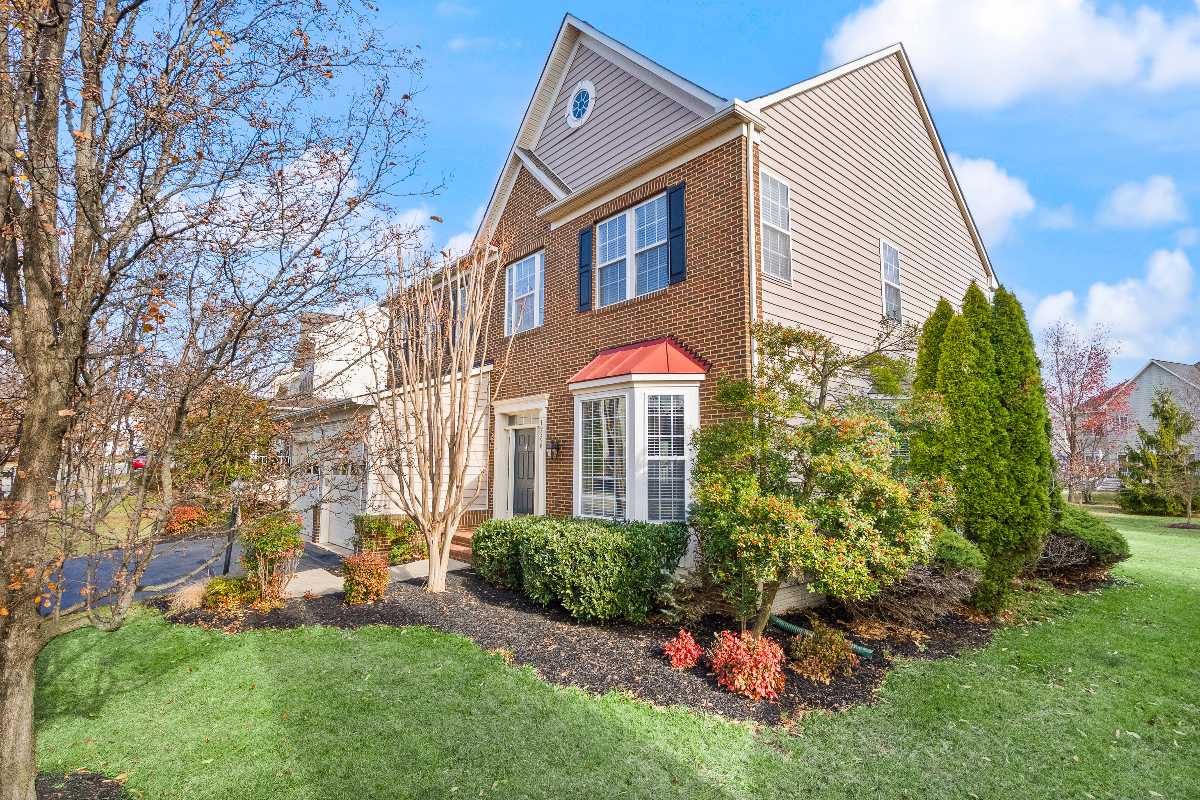 Garrell Group Top Leesburg Realtor 19296 Creek Field Cir web 04