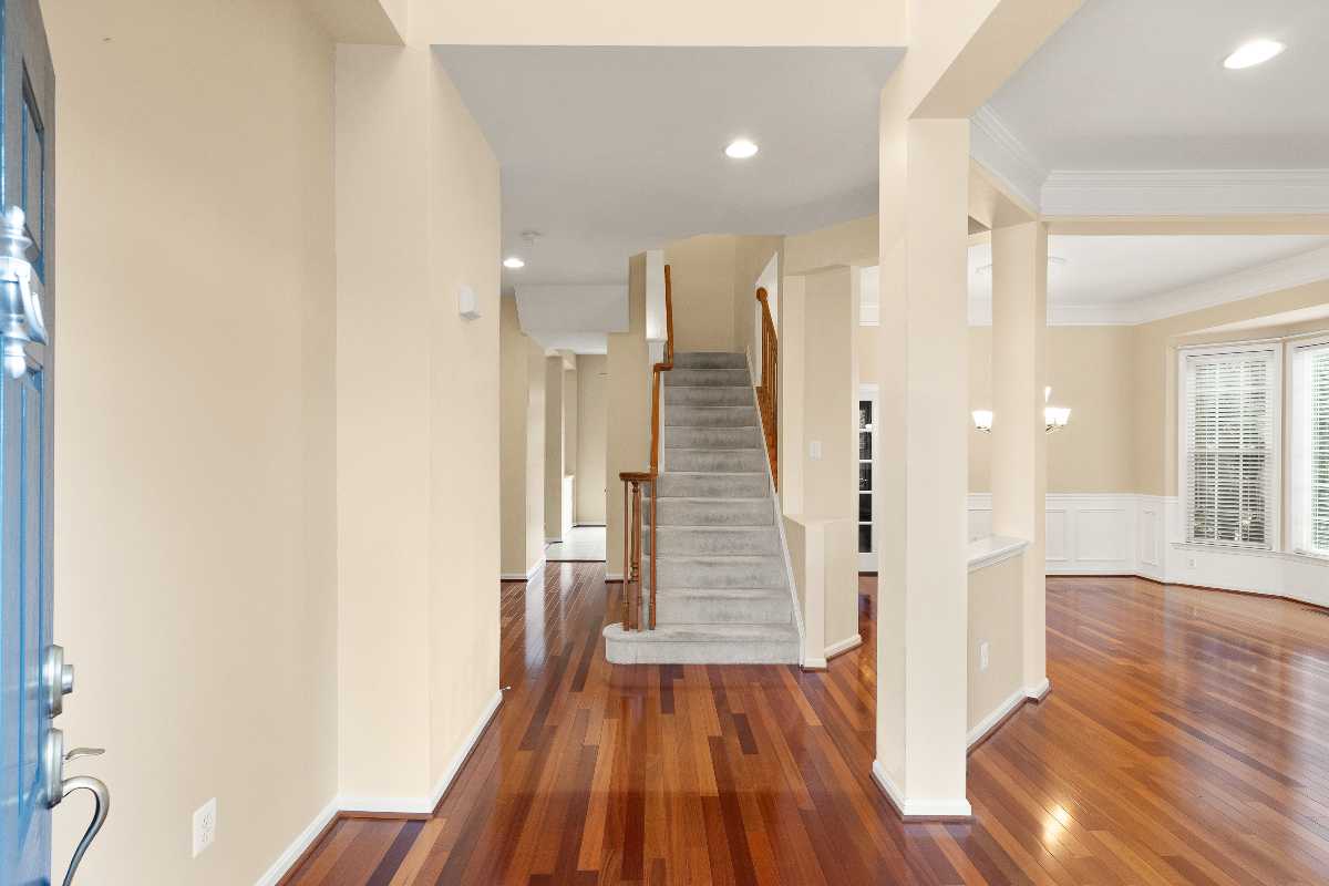 Garrell Group Top Leesburg Realtor 19296 Creek Field Cir web 06