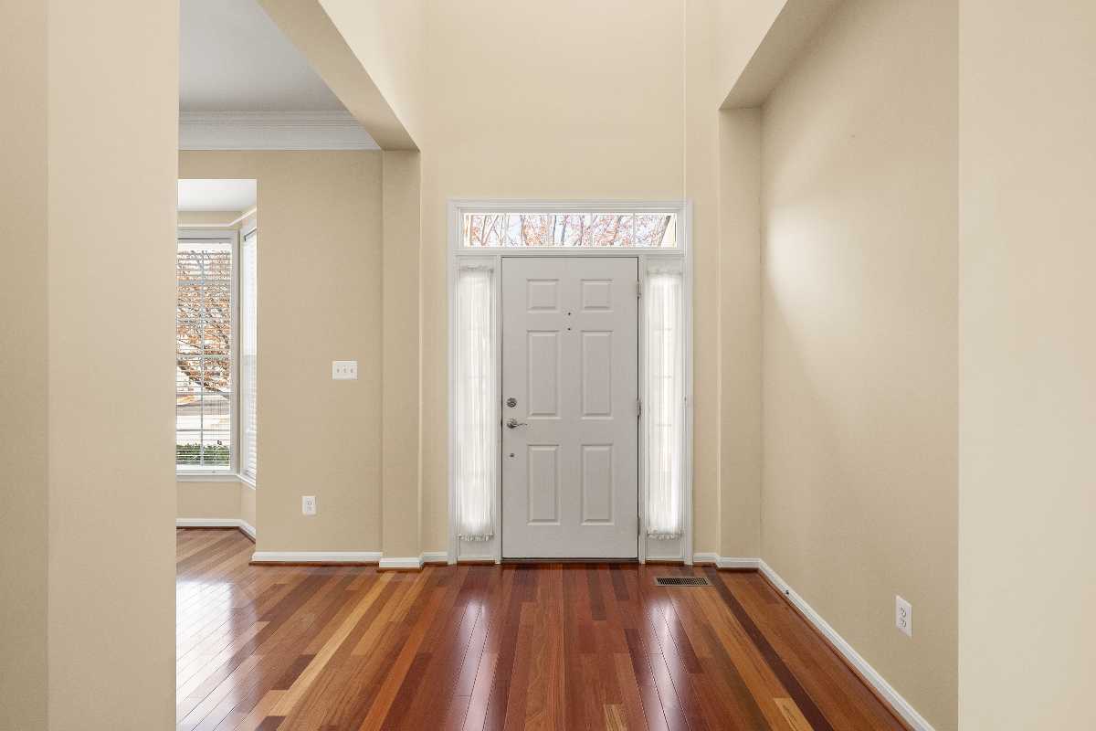 Garrell Group Top Leesburg Realtor 19296 Creek Field Cir web 07