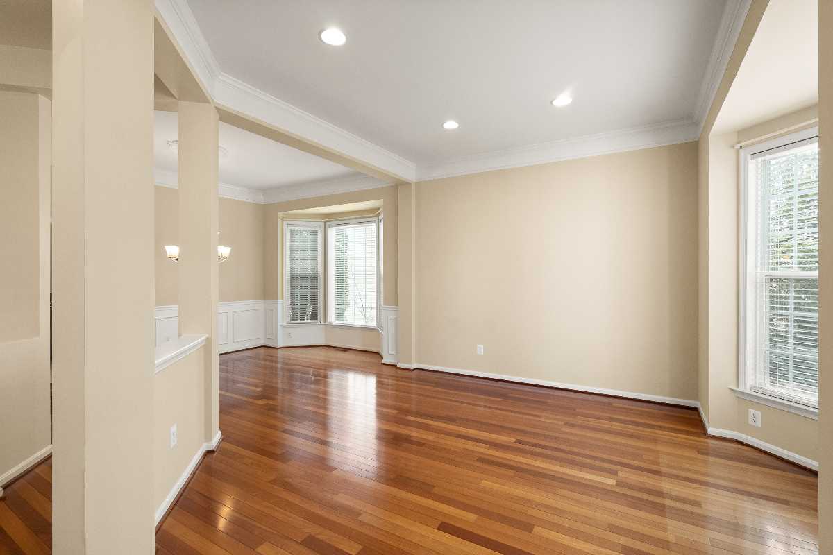 Garrell Group Top Leesburg Realtor 19296 Creek Field Cir web 08