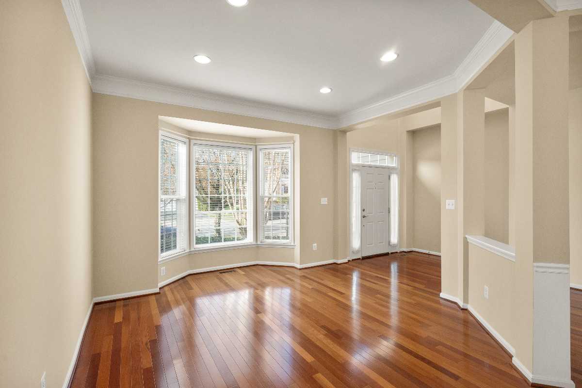 Garrell Group Top Leesburg Realtor 19296 Creek Field Cir web 09