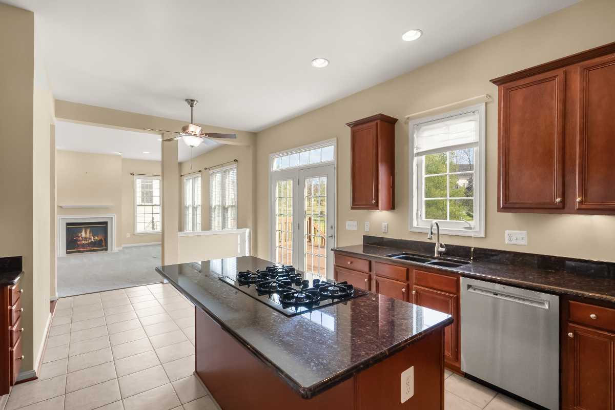 Garrell Group Top Leesburg Realtor 19296 Creek Field Cir web 11