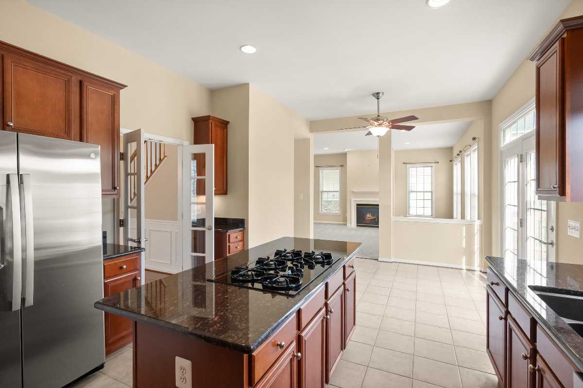 Garrell Group Top Leesburg Realtor 19296 Creek Field Cir web 12