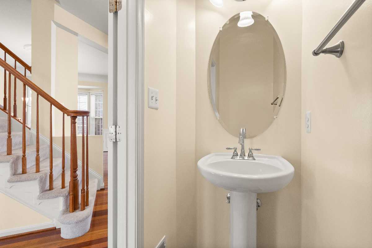 Garrell Group Top Leesburg Realtor 19296 Creek Field Cir web 16