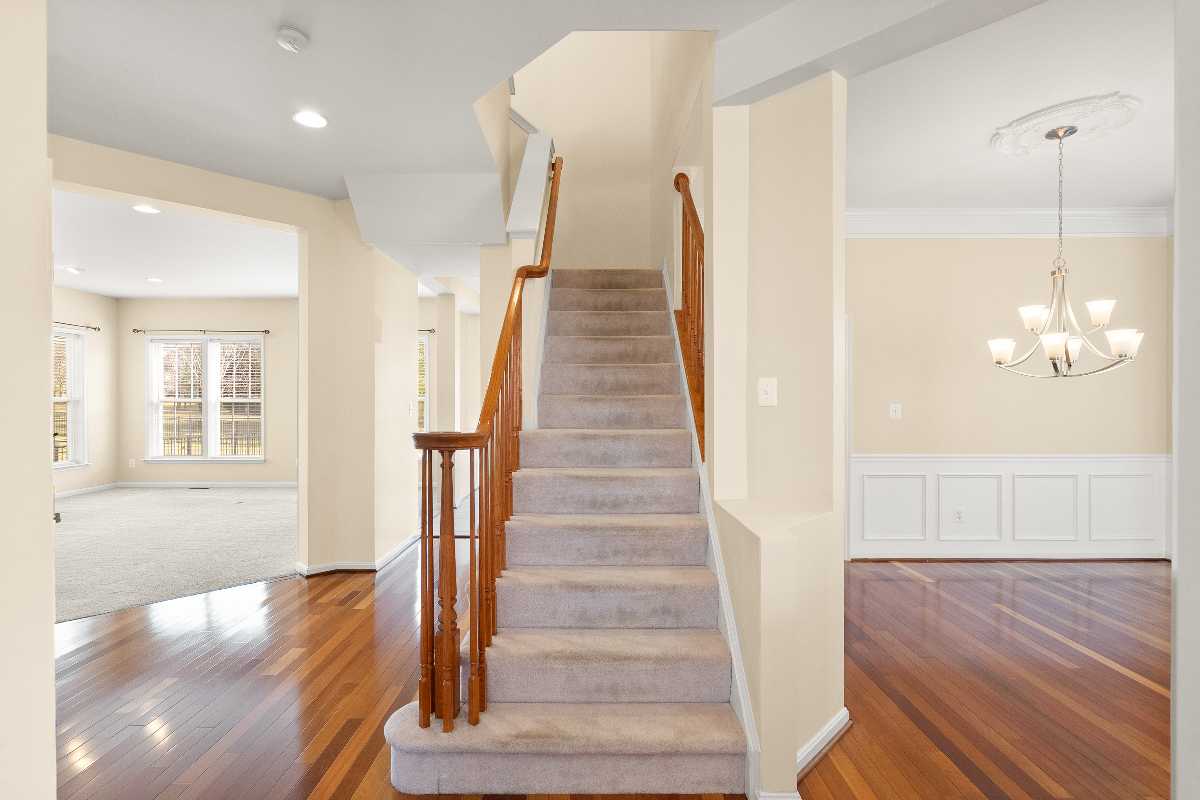 Garrell Group Top Leesburg Realtor 19296 Creek Field Cir web 18