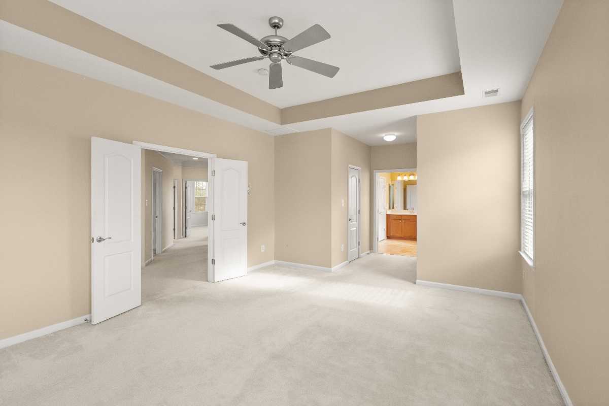 Garrell Group Top Leesburg Realtor 19296 Creek Field Cir web 23