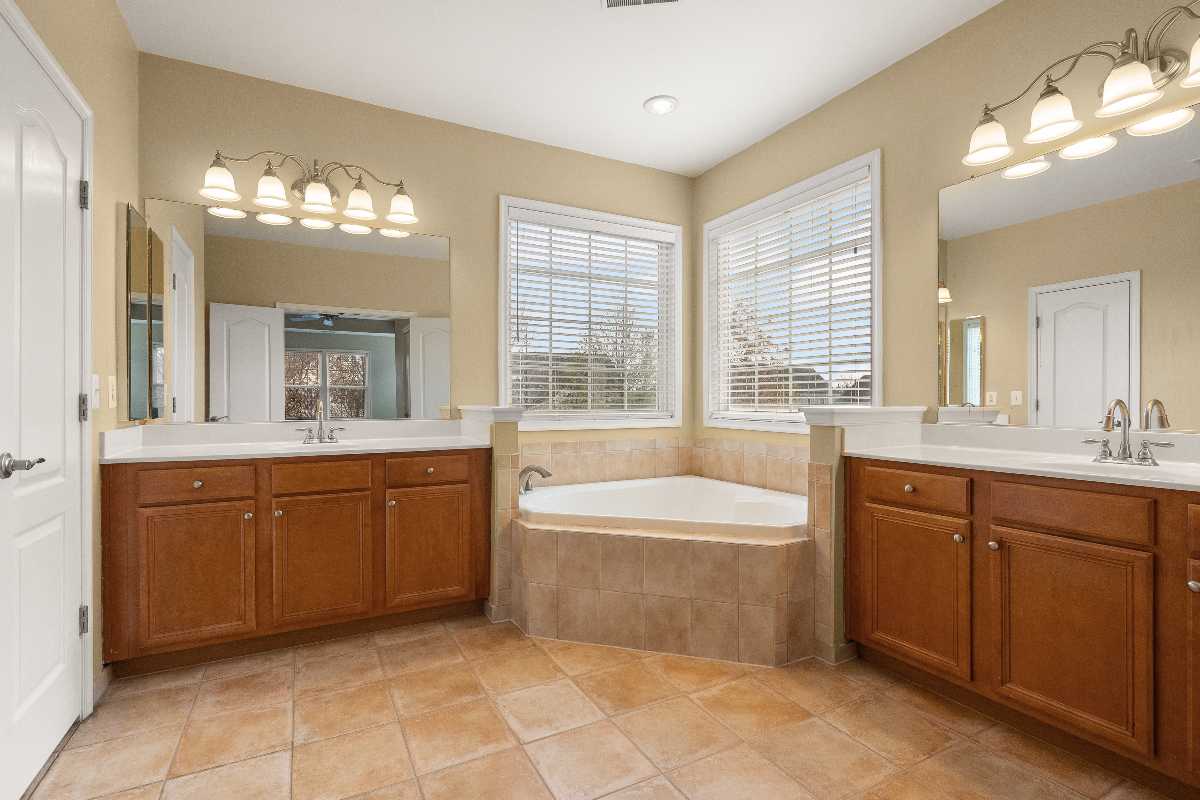 Garrell Group Top Leesburg Realtor 19296 Creek Field Cir web 24