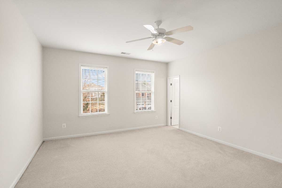 Garrell Group Top Leesburg Realtor 19296 Creek Field Cir web 26