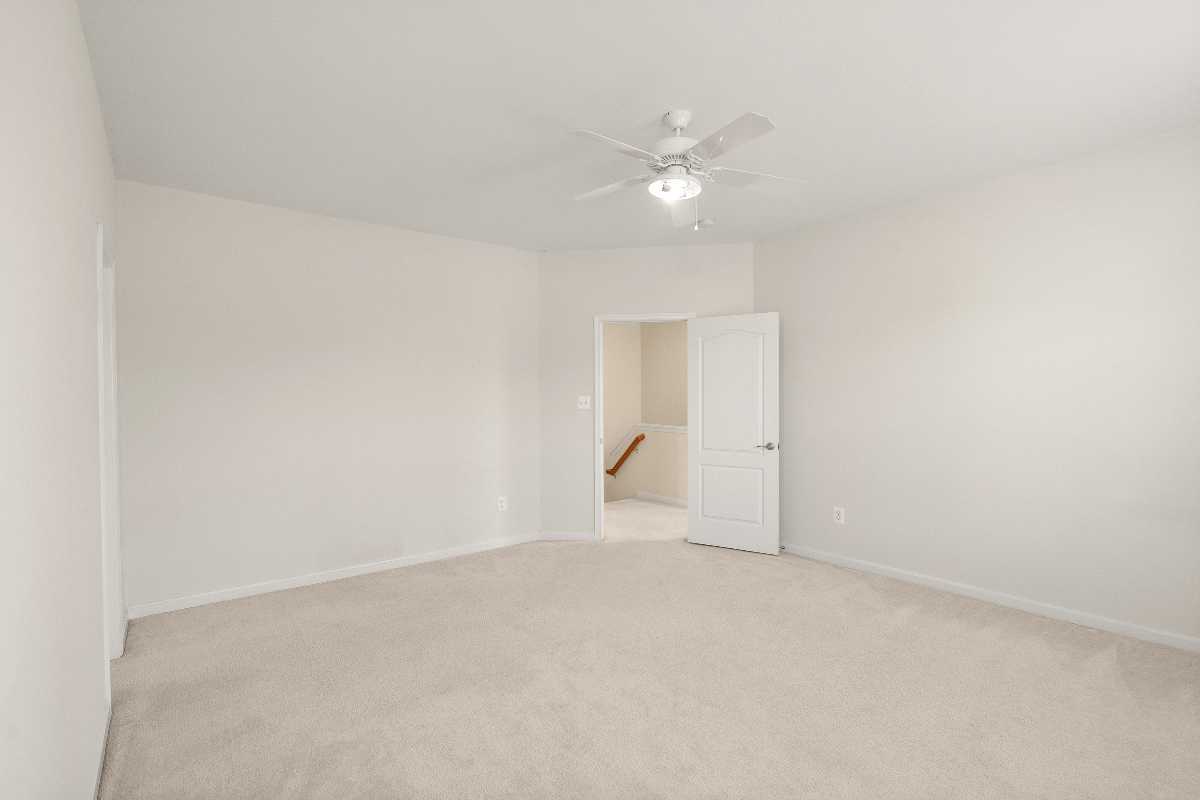 Garrell Group Top Leesburg Realtor 19296 Creek Field Cir web 27