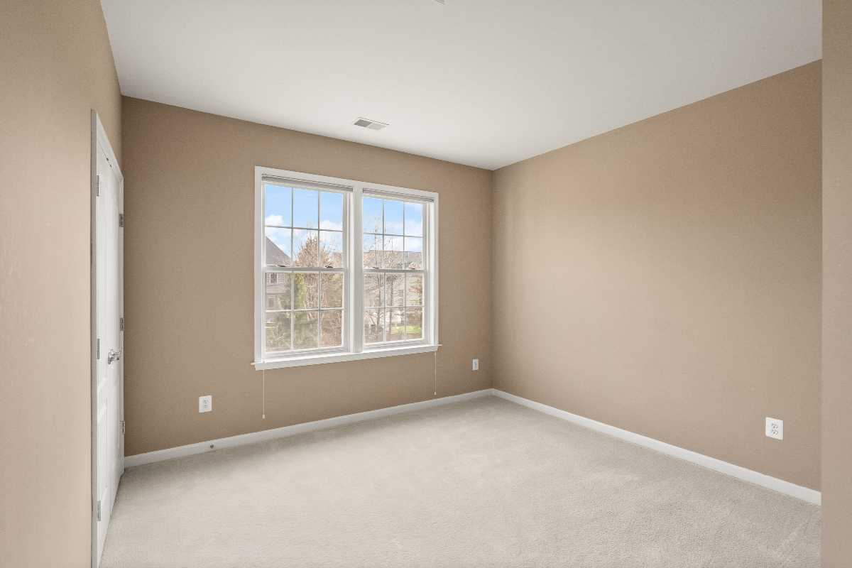 Garrell Group Top Leesburg Realtor 19296 Creek Field Cir web 29