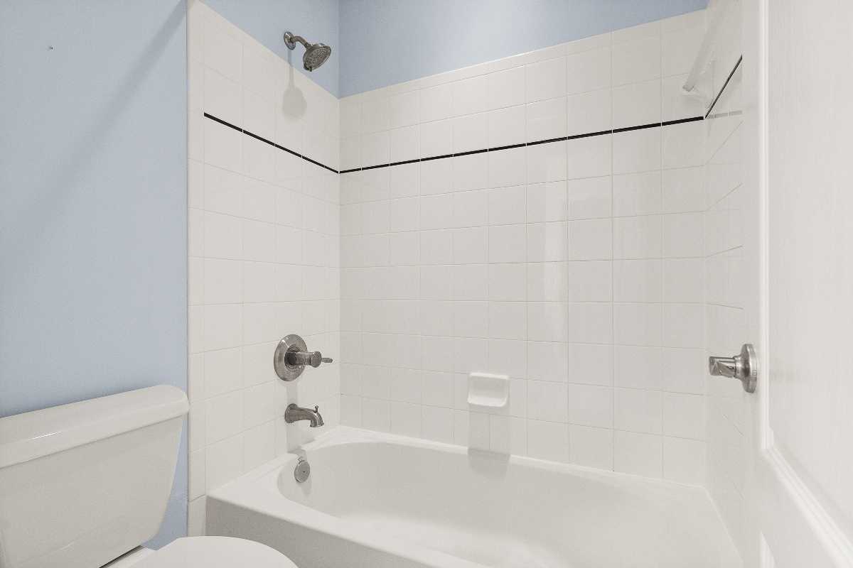 Garrell Group Top Leesburg Realtor 19296 Creek Field Cir web 32