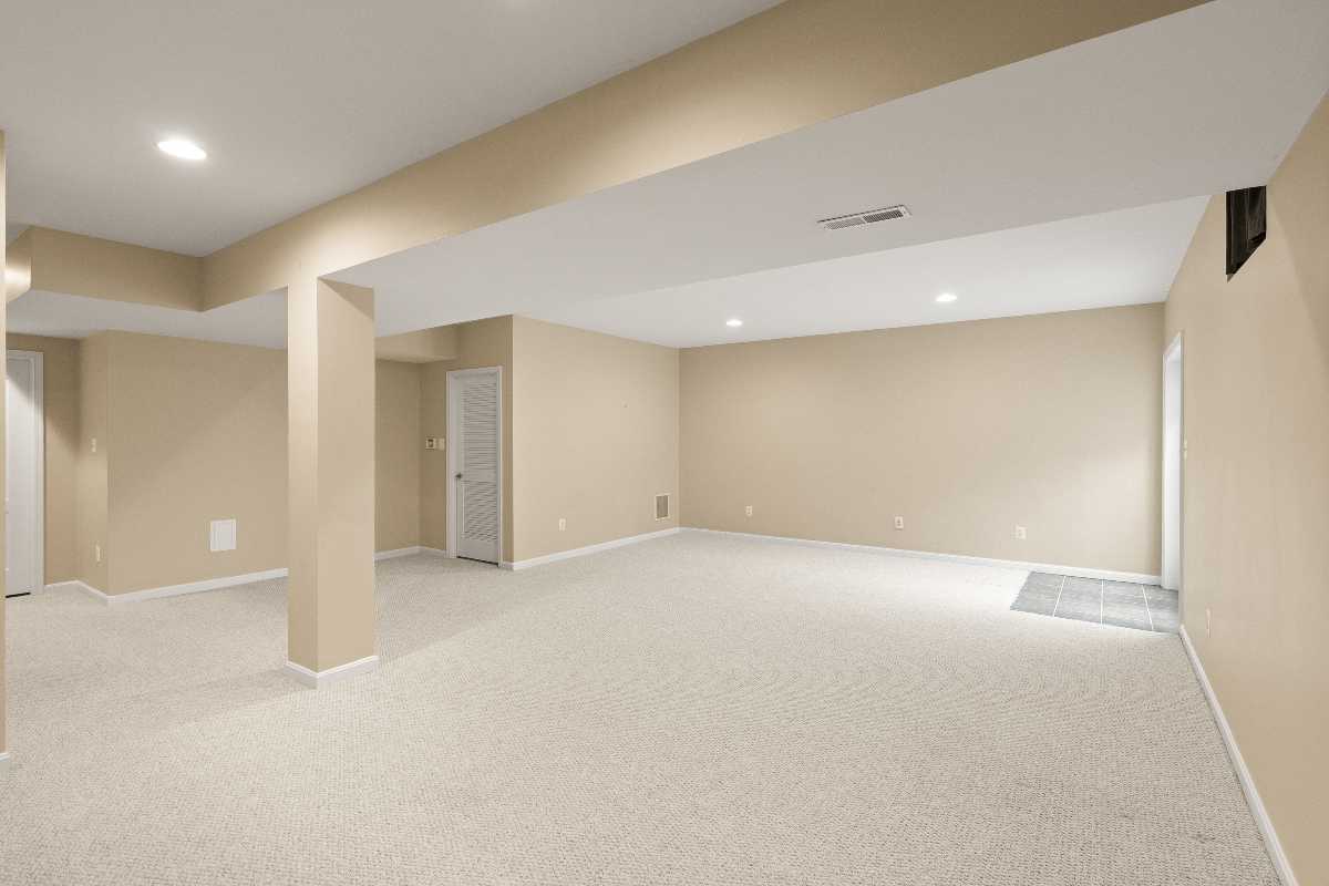 Garrell Group Top Leesburg Realtor 19296 Creek Field Cir web 35