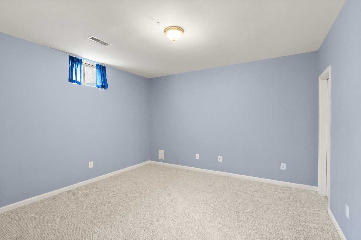 Garrell Group Top Leesburg Realtor 19296 Creek Field Cir web 36