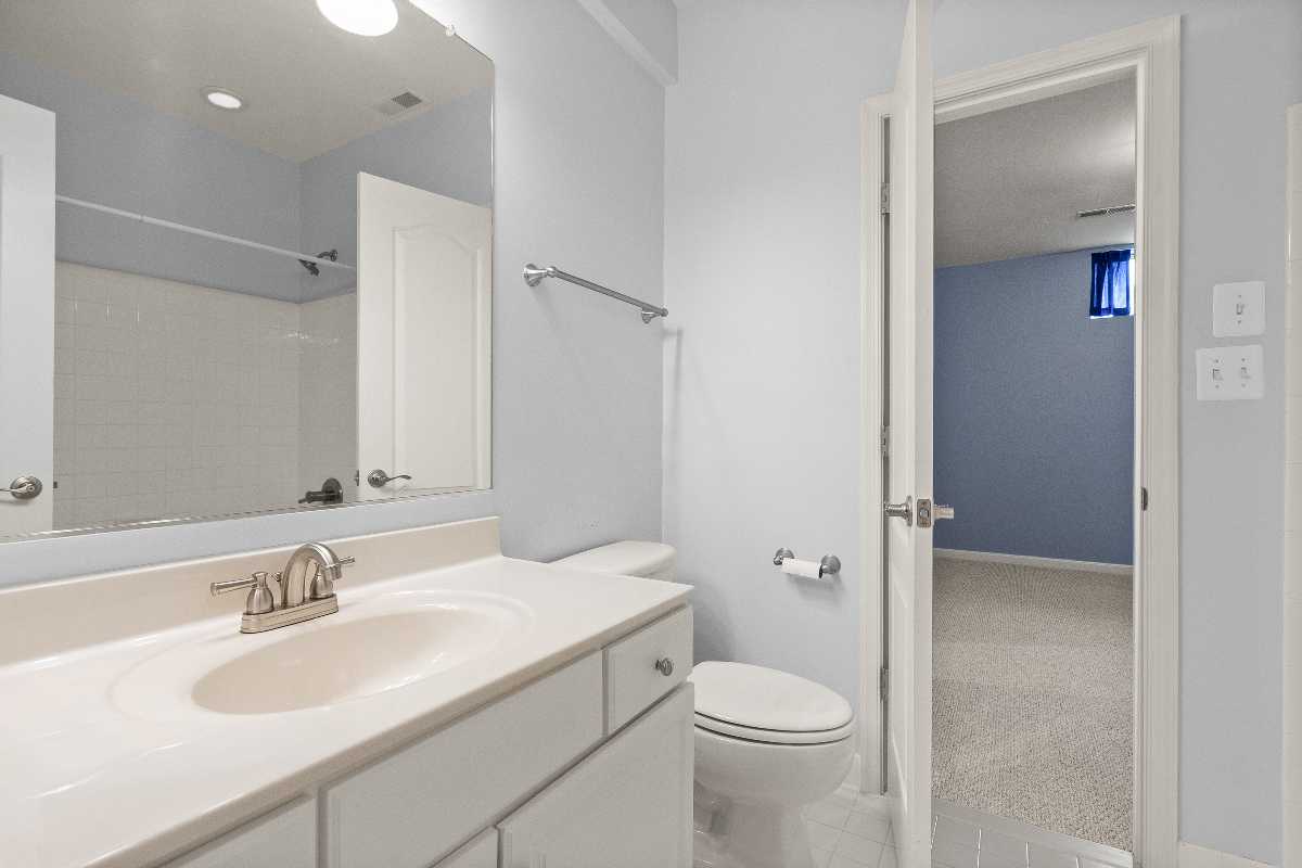 Garrell Group Top Leesburg Realtor 19296 Creek Field Cir web 37