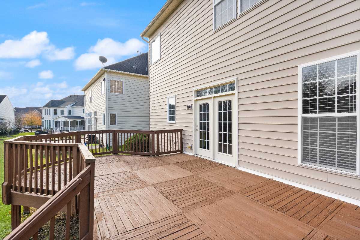 Garrell Group Top Leesburg Realtor 19296 Creek Field Cir web 39