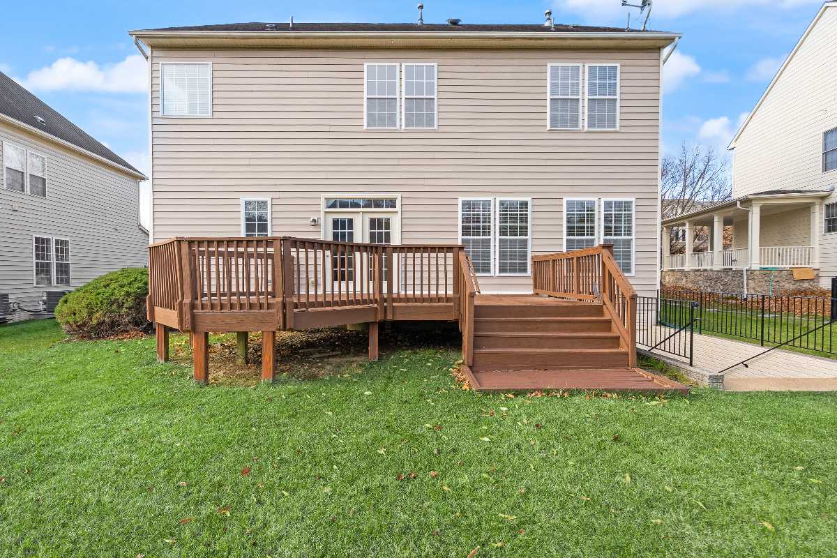 Garrell Group Top Leesburg Realtor 19296 Creek Field Cir web 41