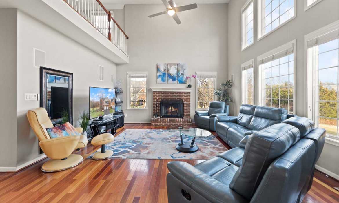 Garrell Group Top Ashburn Realtor 43387 La Belle Pl web 09