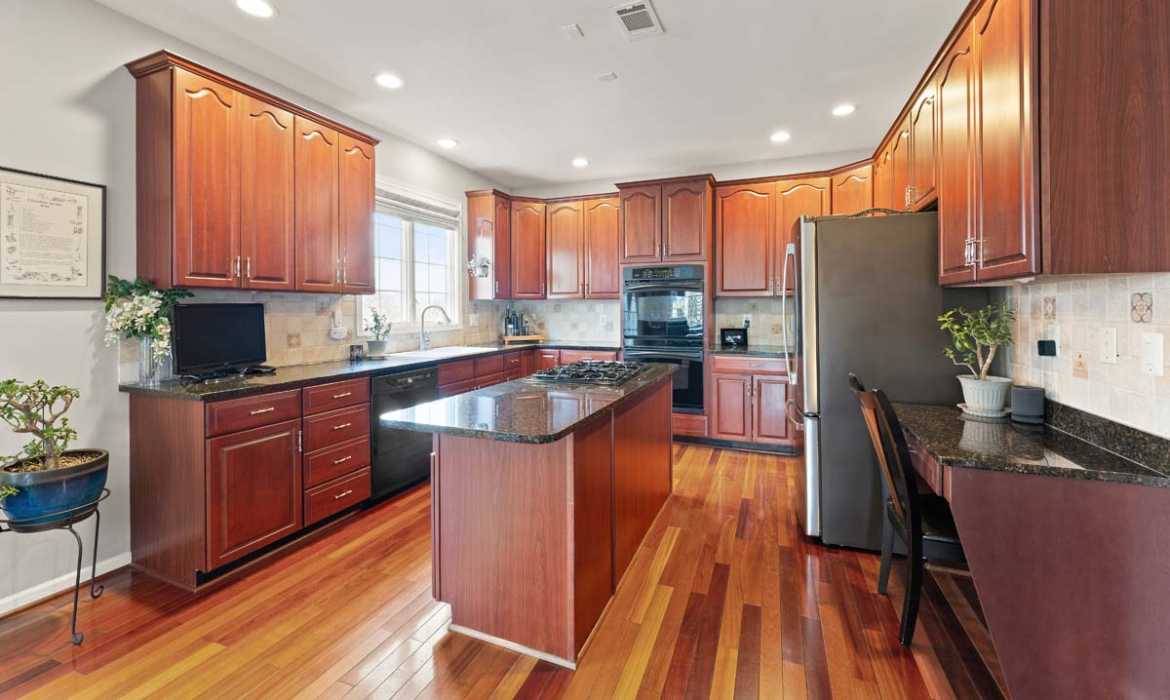 Garrell Group Top Ashburn Realtor 43387 La Belle Pl web 14