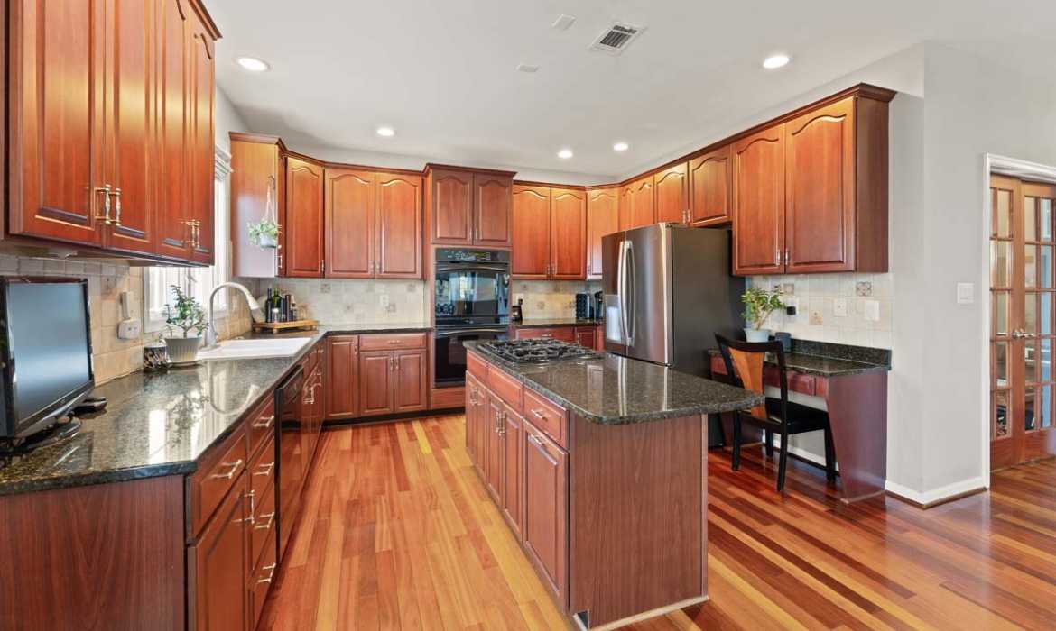 Garrell Group Top Ashburn Realtor 43387 La Belle Pl web 15