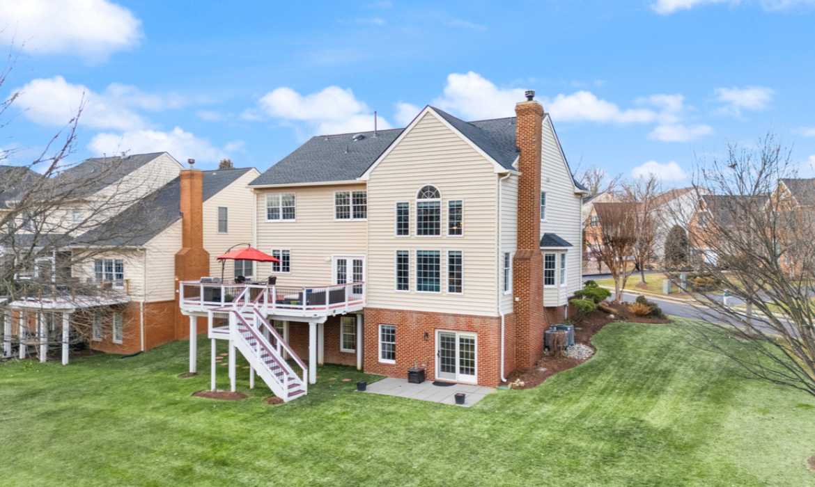 Garrell Group Top Ashburn Realtor 43387 La Belle Pl web 42