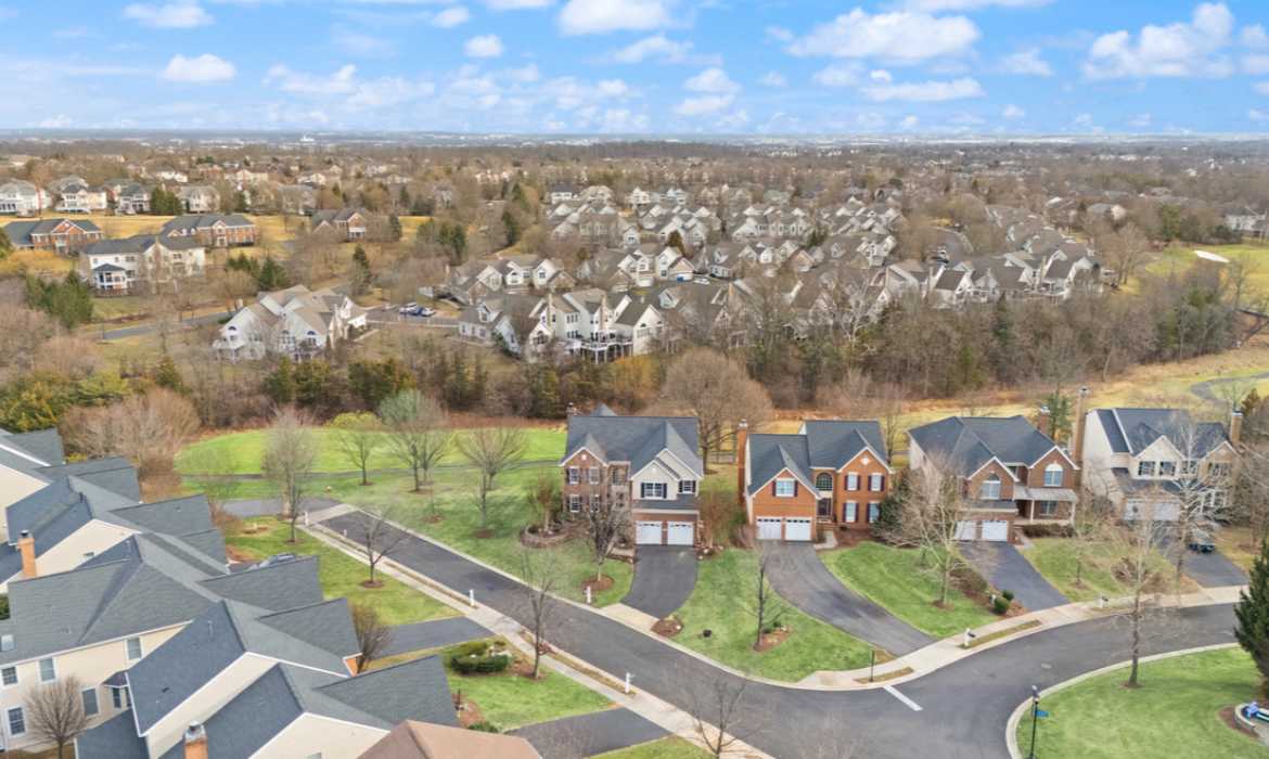 Garrell Group Top Ashburn Realtor 43387 La Belle Pl web 44