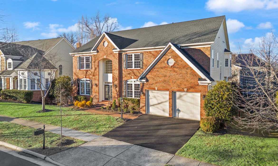 Garrell Group Top Leesburg Realtor 18771 Kipheart Dr web 02