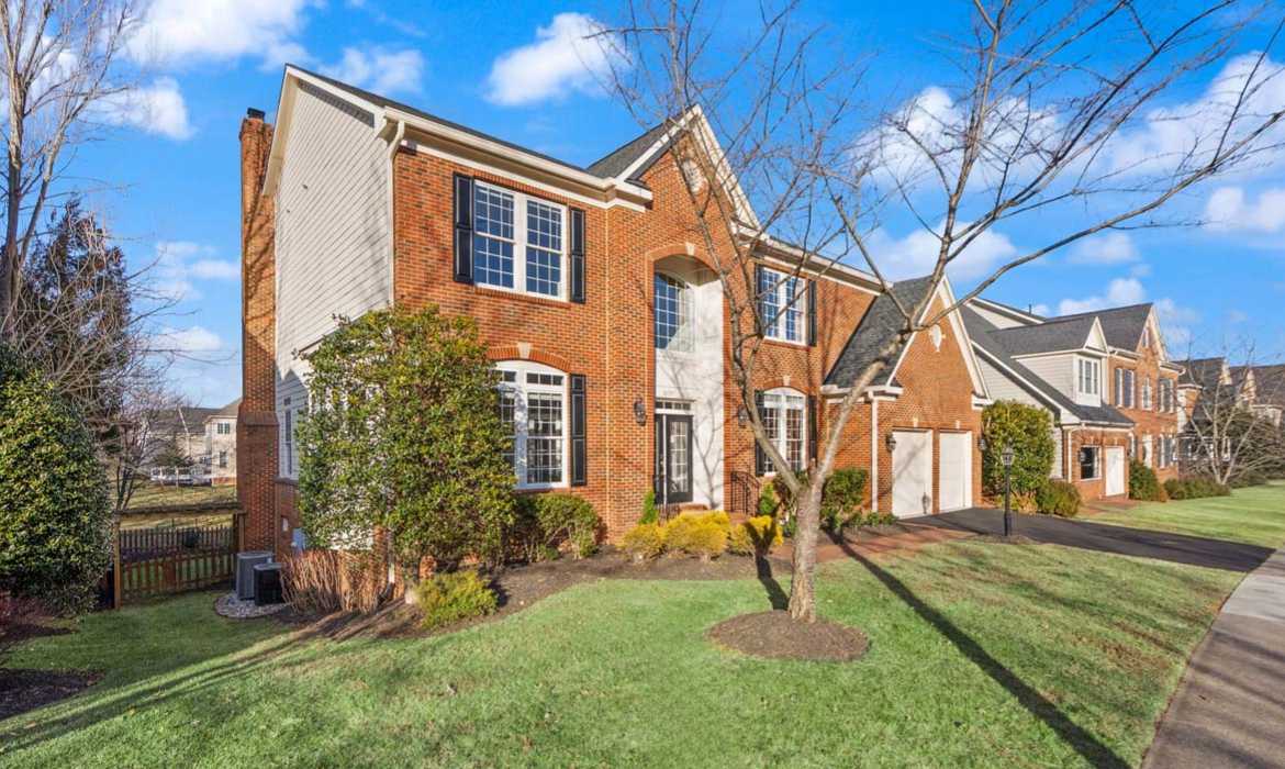 Garrell Group Top Leesburg Realtor 18771 Kipheart Dr web 04