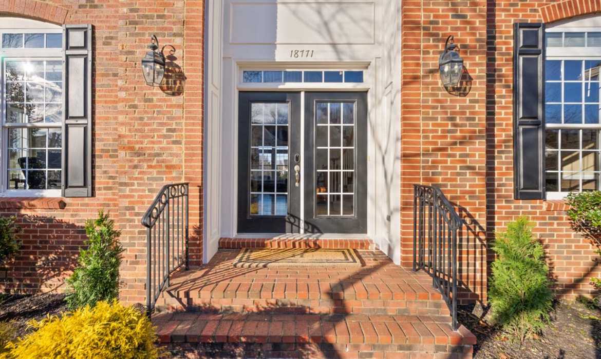 Garrell Group Top Leesburg Realtor 18771 Kipheart Dr web 05