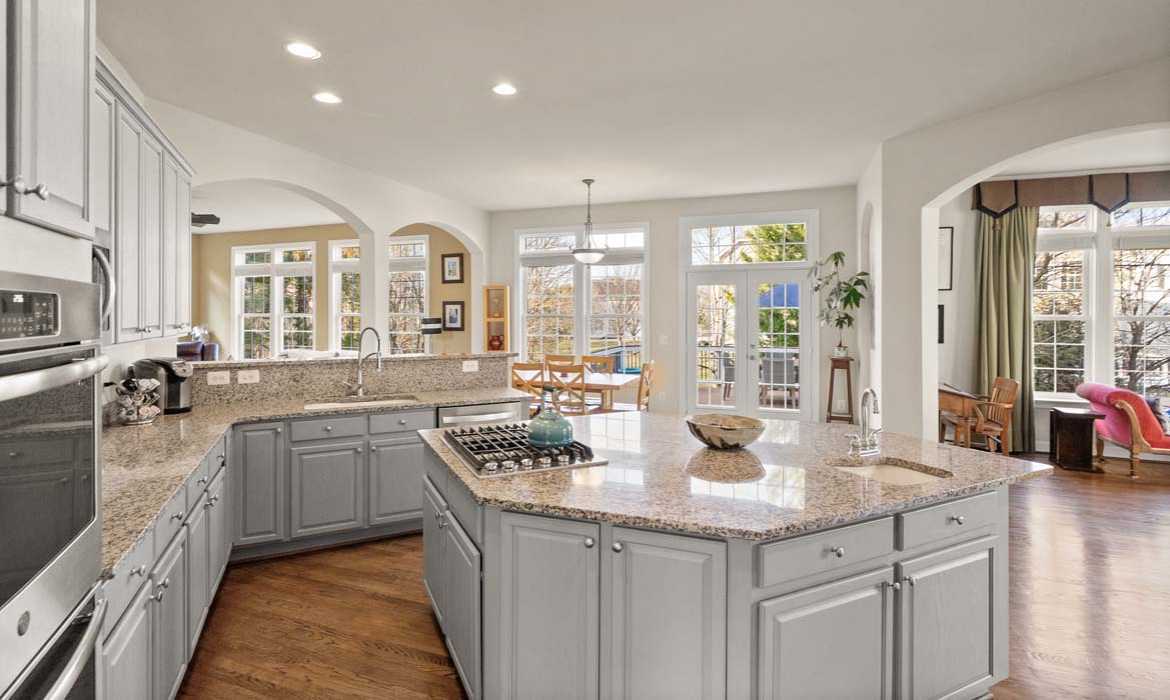 Garrell Group Top Leesburg Realtor 18771 Kipheart Dr web 13