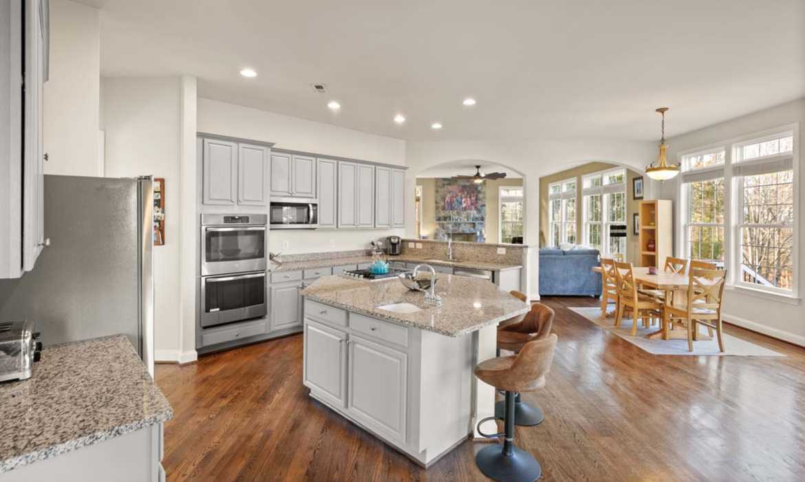 Garrell Group Top Leesburg Realtor 18771 Kipheart Dr web 14