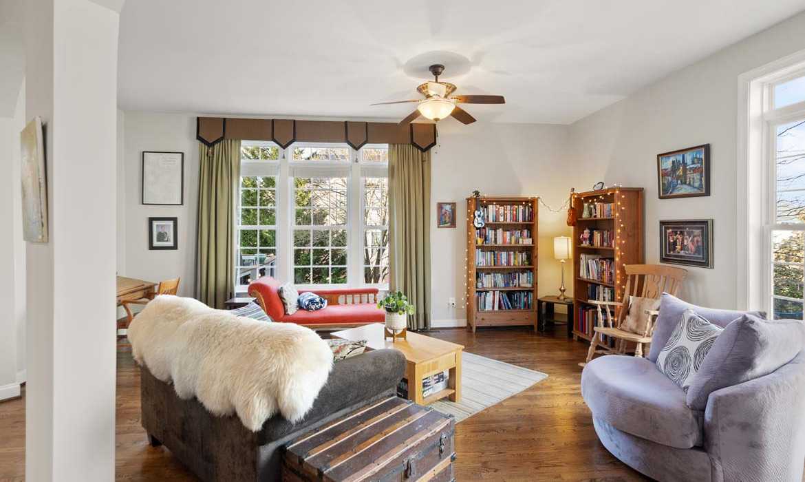 Garrell Group Top Leesburg Realtor 18771 Kipheart Dr web 15