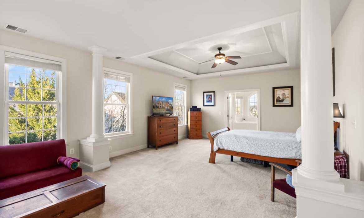 Garrell Group Top Leesburg Realtor 18771 Kipheart Dr web 21