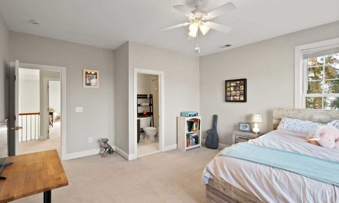 Garrell Group Top Leesburg Realtor 18771 Kipheart Dr web 26