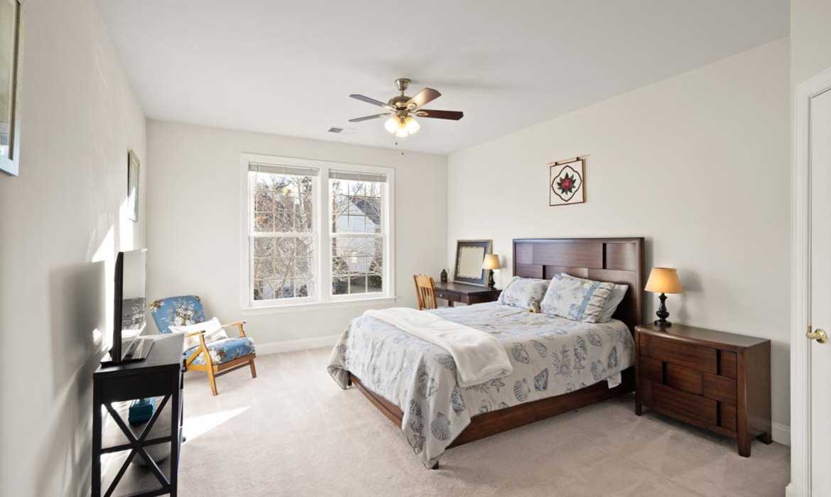 Garrell Group Top Leesburg Realtor 18771 Kipheart Dr web 28