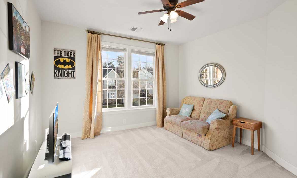 Garrell Group Top Leesburg Realtor 18771 Kipheart Dr web 31