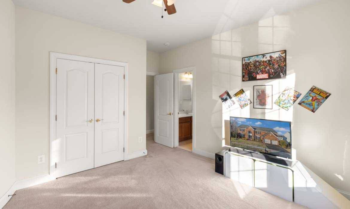 Garrell Group Top Leesburg Realtor 18771 Kipheart Dr web 32