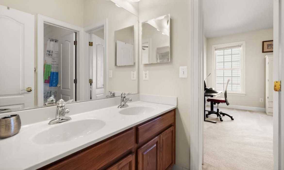 Garrell Group Top Leesburg Realtor 18771 Kipheart Dr web 33