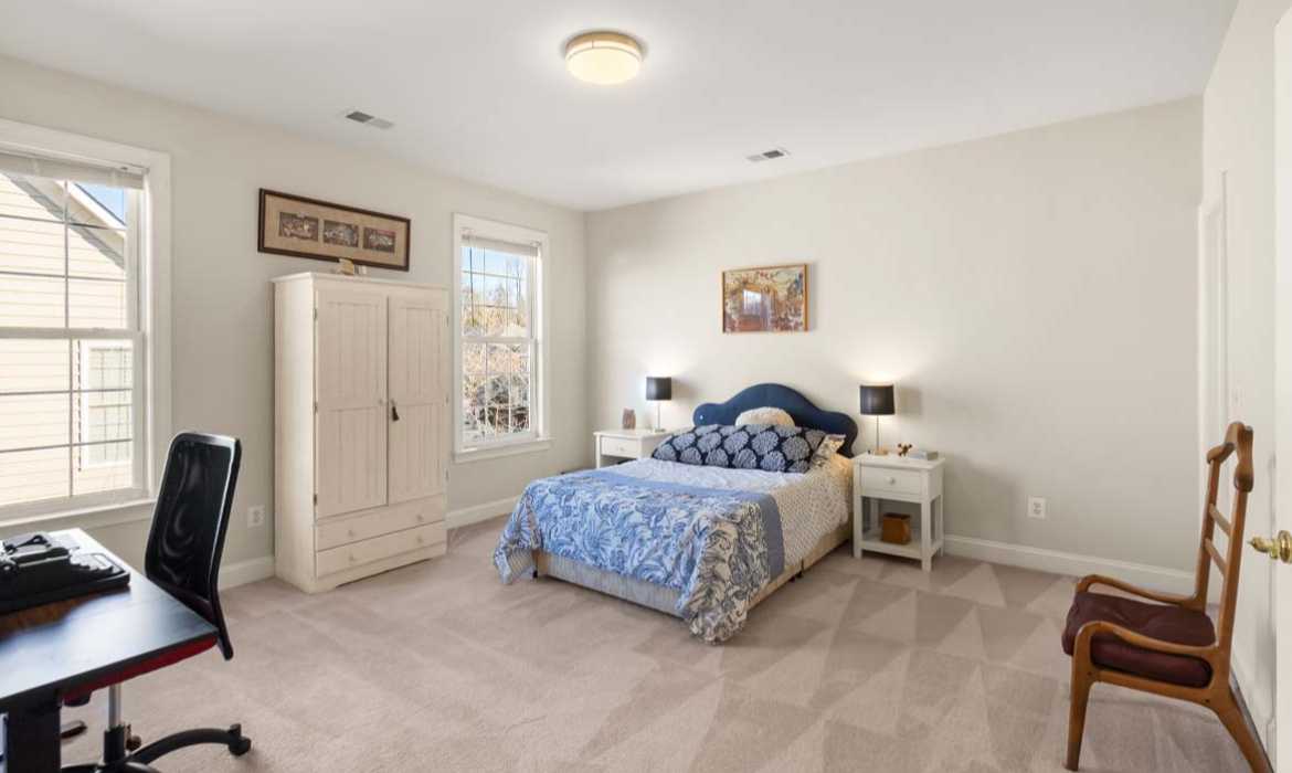 Garrell Group Top Leesburg Realtor 18771 Kipheart Dr web 34