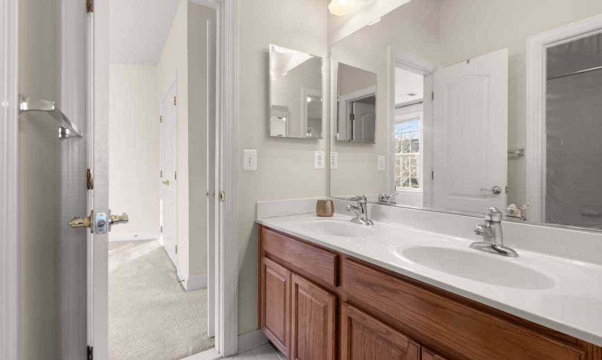 Garrell Group Top Leesburg Realtor 18771 Kipheart Dr web 35